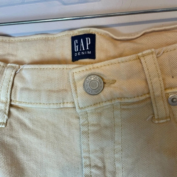 GAP | Women’s Light Yellow Distressed Denim 3” Shorts Size 26 - Picture 3 of 6